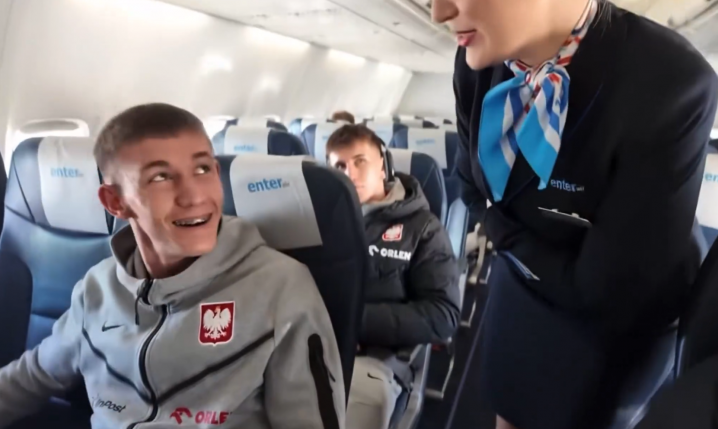 Kadrowicz U21 był zaskoczony pytaniem Stewardessy... :D [VIDEO]