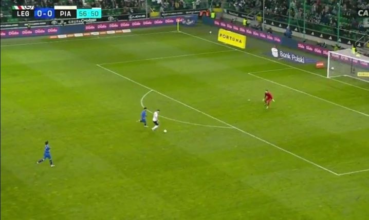 PUDŁO SEZONU Milety Rajovicia z meczu z Piastem xD [VIDEO]