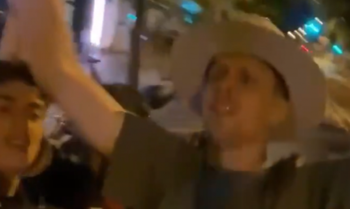HIT! Oto co ŚPIEWAŁ Wojciech Szczęsny razem z kibicami xD [VIDEO]
