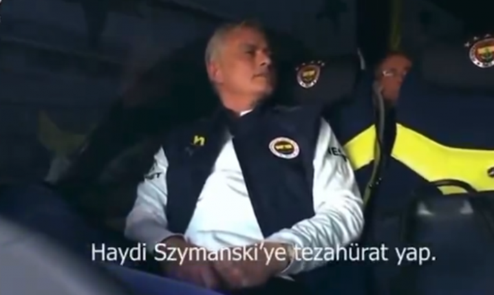 HIT! Jose Mourinho ŚPIEWA PIOSENKĘ o Sebastianie Szymańskim xD [VIDEO]