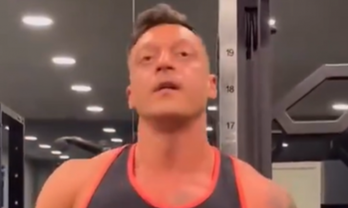 KOSMICZNA FORMA FIZYCZNA Mesuta Ozila! [VIDEO]