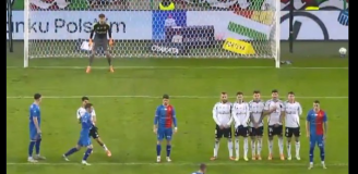 USTAWIENIE Kacpra Tobiasza przy bramce z rzutu wolnego Piasta Gliwice xD