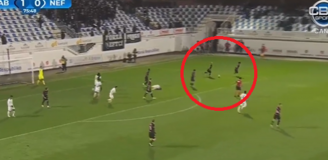 HIT! Tymoteusz Puchacz PRZEJMUJE PIŁKĘ W SWOIM POLU KARNYM, przebiega 3/4 boiska i... <3 [VIDEO]