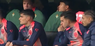 Szczęsny RZUCA w Pedriego piłeczką, a ten... xD [VIDEO]