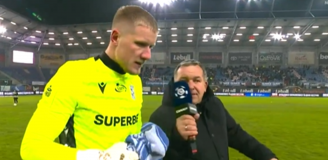 Bartosz Mrozek w przerwie meczu z Piastem na ''POMYSŁ ROZEGRANIA OD TYŁU'' xD [VIDEO]