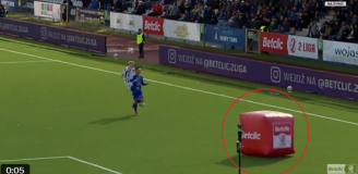 HIT! Trwa mecz w 2. Lidze, a na murawie nagle... xD [VIDEO]