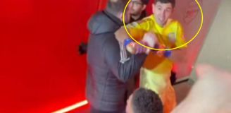 SPIĘCIE Emiliano Martineza z kibicem po PORAŻCE z Arsenalem [VIDEO]