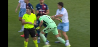 SCENY W HISZPANII! Bramkarz wściekł się na rywala i... [VIDEO]