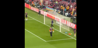 Szczęsny fetuje po tym, jak obronił strzał Lewego na rozgrzewce... :D [VIDEO]