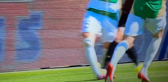 OSTRE WEJŚCIE piłkarza Widzewa w 4 minucie i... tylko żółta kartka [VIDEO]