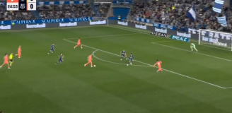 Lewandowski ma 2 kolegów do podania i... xD [VIDEO]