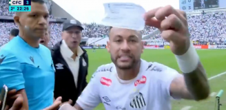 Neymar WŚCIEKŁY na sędziego, który pomyłkowo wpisał go do zmiany XD [VIDEO]
