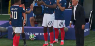 GEST Deschamps do schodzącego Mbappe... xD [VIDEO]
