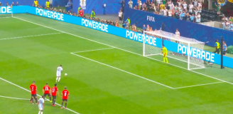 Leo Messi marnuje rzut karny! [VIDEO]