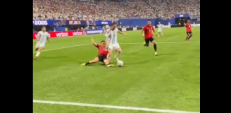GENIALNA akcja Messiego z kamery zza bramki! [VIDEO]