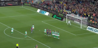 Raphinha STRZELA GOLA z rzutu wolnego! 1-0 [VIDEO]