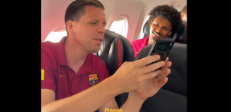 Szczęsny zaczepia Adeyemi'ego w samolocie i... xD [VIDEO]