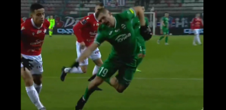 TAKIEGO karnego gwizdnął Sylwestrzak przeciwko Wiśle Kraków 4 lata temu XD [VIDEO]