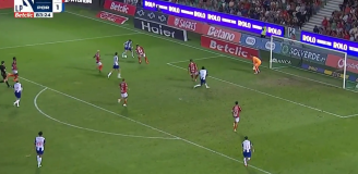 CUDOWNY GOL Oskara Pietuszewskiego na 2-1 dla Porto! [VIDEO]