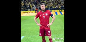 SŁOWA kibiców do Roberta Lewandowskiego po meczu... [VIDEO]