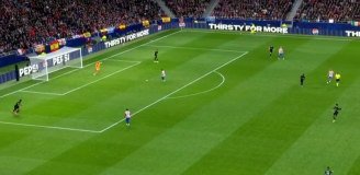 Fatalny KIKS bramkarza Tottenhamu i Atletico strzela na 1-0! [VIDEO]