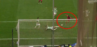 Piłkarz Widzewa nie trafia z 3 metrów do pustej bramki... XD [VlDEO]