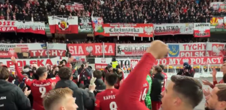 Piłkarze śpiewają razem z kibicami po meczu z Litwą! <3 [VIDEO]