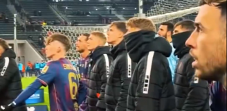 GRUBO! Skandaliczne słowa kibiców Pogoni do swoich zawodników pod płotem... [VIDEO]