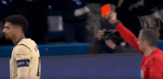 Ronald Araujo WYLATUJE z boiska w meczu z Chelsea [VIDEO]