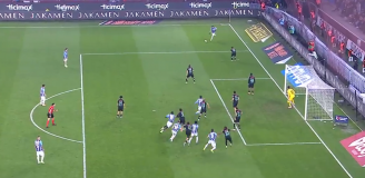 Fenomenalny gol Ernesta Muciego z wolnego w Turcji! [VIDEO]