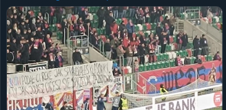 MOCNY transparent kibiców Rakowa w stronę Marka Papszuna!