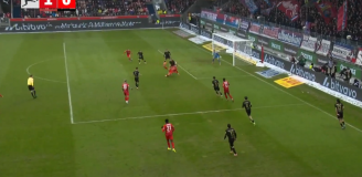 Mocny kandydat do nagrody Puskasa! Co za gol Pieringera w Bundeslidze [VIDEO]