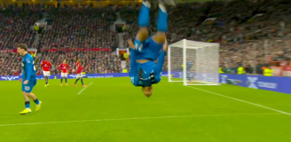 Kroupi strzela gola na 4-4 z Manchesterem United! [VIDEO]