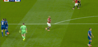 Idrissa Gueye wylatuje z boiska za uderzenie kolegi z zespołu! xD [VIDEO]