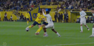 Joao Felix chciał oddać strzał, ale Ronaldo mu zabrał piłkę... xD [VIDEO]