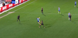 KOSZMARNY faul Williama Gomesa i czerwona kartka piłkarza Porto [VIDEO]