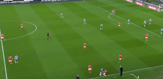 POPIS dryblingu Oskara Pietuszewskiego z Benfiką! [VIDEO]