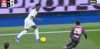 Próba dryblingu Viniciusa Juniora... xD [VIDEO]