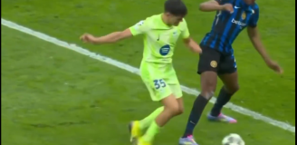 KONTROWERSJA przy golu Interu na 3-3! Piłkarz Barcy był faulowany? [VIDEO]
