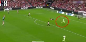 KOSZMARNE pudło Lewandowskiego! Dostał idealną piłkę i... [VIDEO]