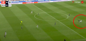 Huijsen WYLATUJE Z BOISKA w meczu z Realem Sociedad! [VIDEO]
