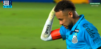 Neymar chciał zdobyć gola ręką i... WYLECIAŁ Z BOISKA! XD [VIDEO]