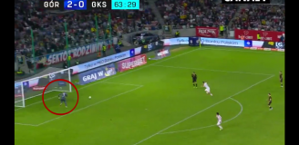 KURIOZALNY samobój w Ekstraklasie! Chciał podać do bramkarza... [VIDEO]