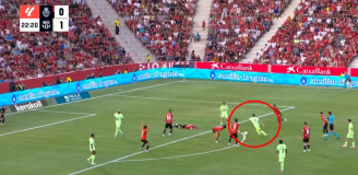 Piłkarz Mallorki leży na boisku, a Ferran... STRZELA GOLA! 0-2 [VIDEO]