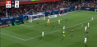 DUBLET! Lewandowski strzela podcinką na 6-0 z Valencią! [VIDEO]