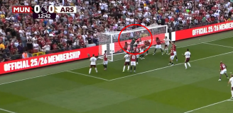 FATALNY błąd bramkarza Man United i Arsenal strzela gola! 0-1 [VIDEO]