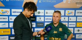 Grzegorz Tomasiewicz dał WYWIAD ROKU w przerwie meczu z Widzewem xD [VIDEO]