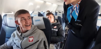Kadrowicz U21 był zaskoczony pytaniem Stewardessy... :D [VIDEO]