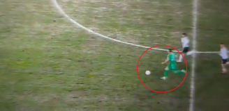 Tak SKAKAŁA PIŁKA przy kontrze w wykonaniu Rafała Wolskiego xD [VIDEO]