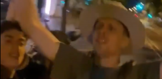 HIT! Oto co ŚPIEWAŁ Wojciech Szczęsny razem z kibicami xD [VIDEO]